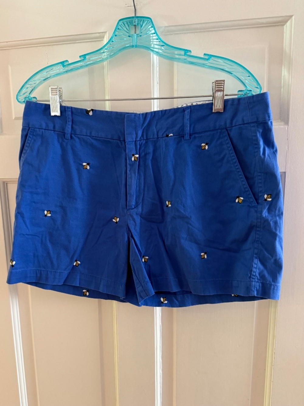 JNY Jones New York Wms Blue shorts w/ enbroidered Bees size 8